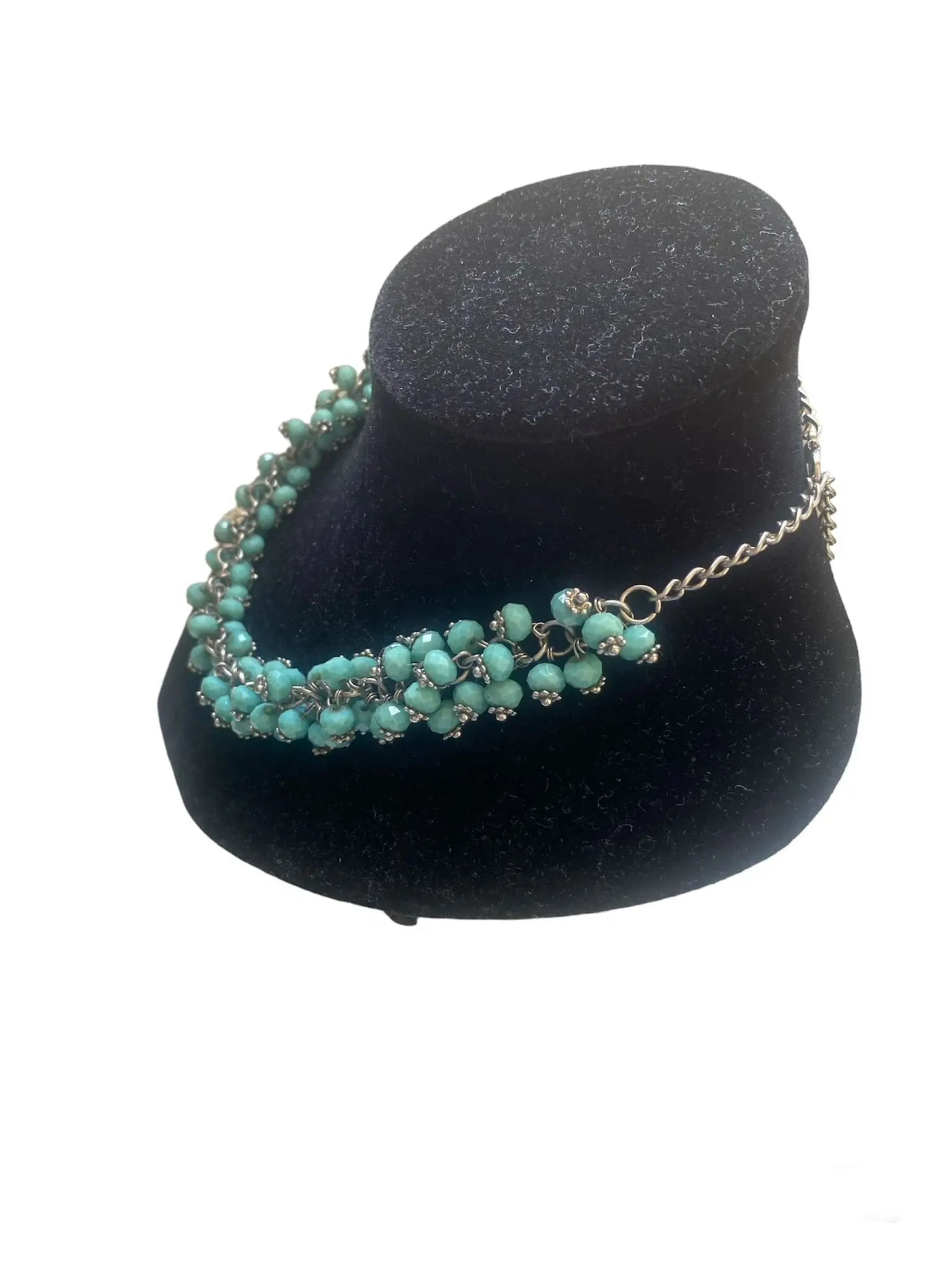 Collier de couleur vert clair avec des perles Ma boutique