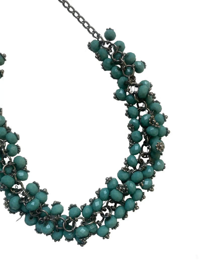 Collier de couleur vert clair avec des perles Ma boutique